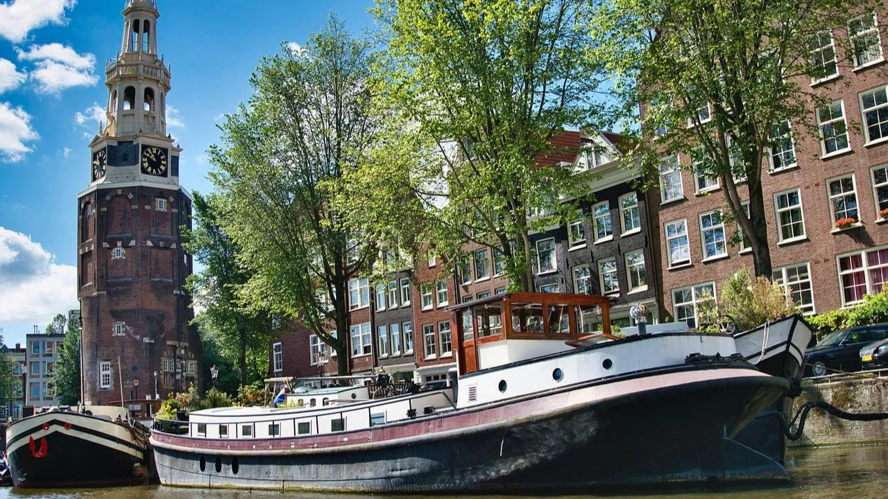Amsterdam boat tour with food private canal experience