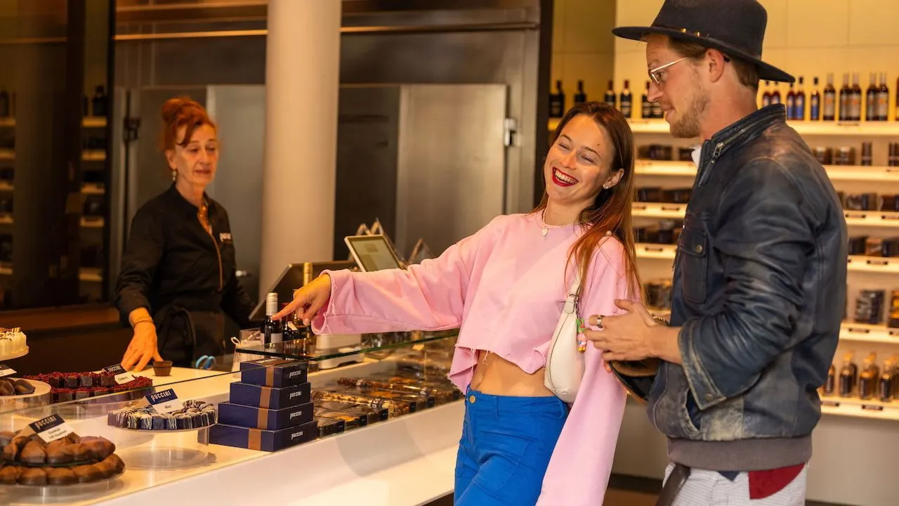 Amsterdam food and culture tour with tasting